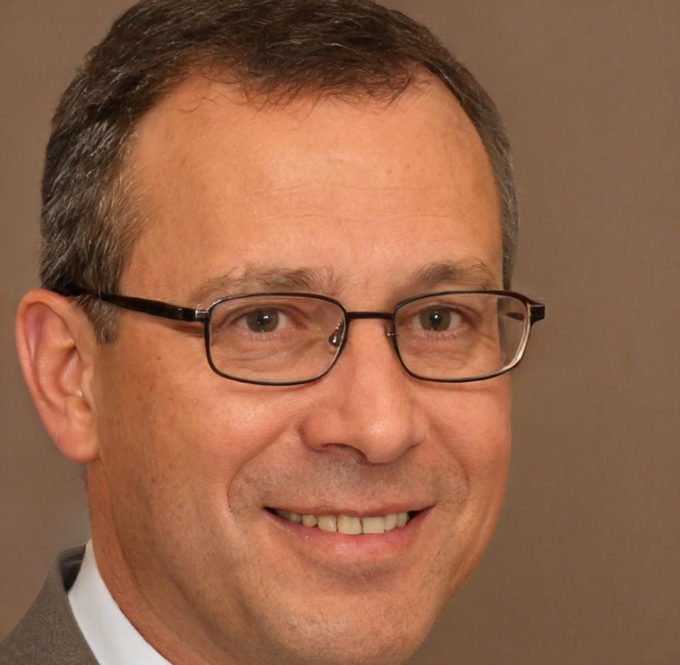 Portrait de Dimitri Rousseau, conseiller financier spécialisé en budgétisation